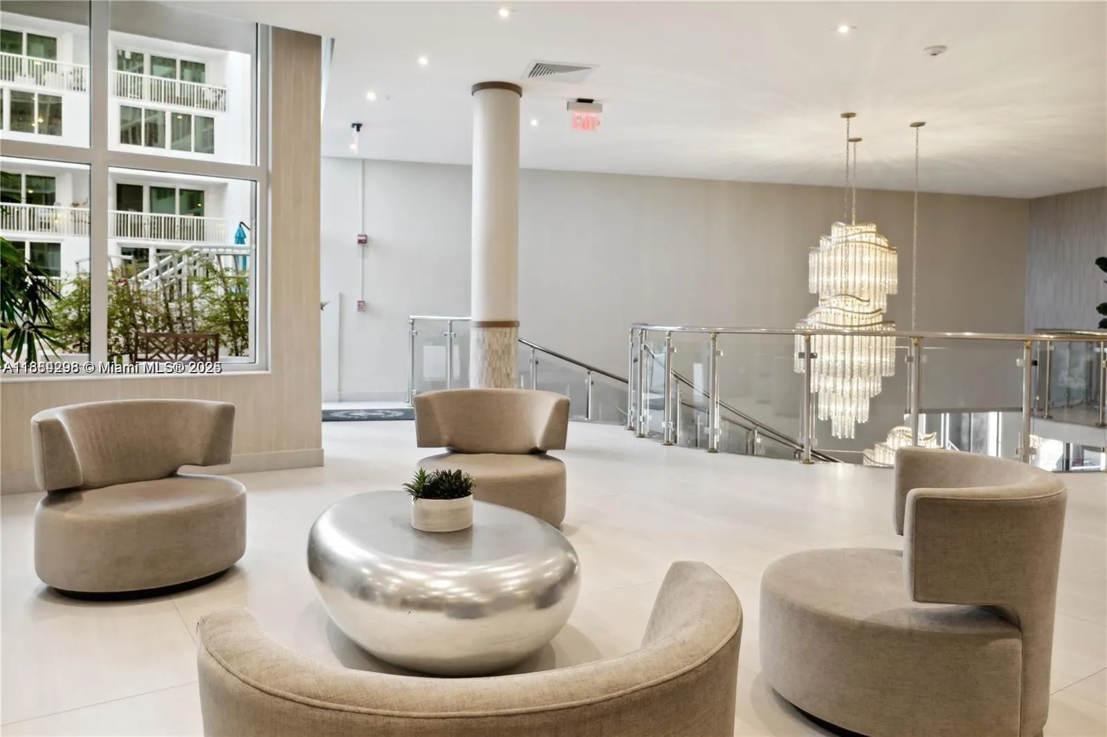 5401 Collins Ave, #833
