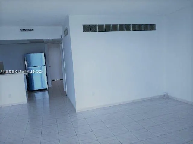 5401 Collins Ave, #833