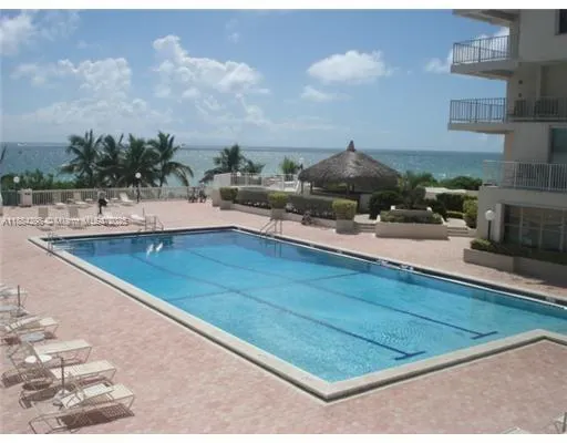 5401 Collins Ave, #833