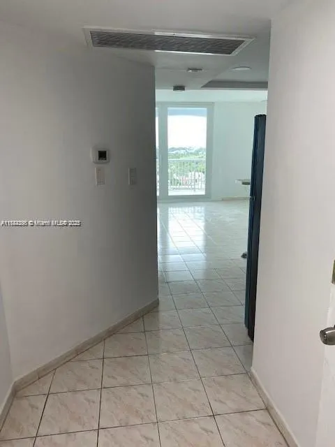 5401 Collins Ave, #833