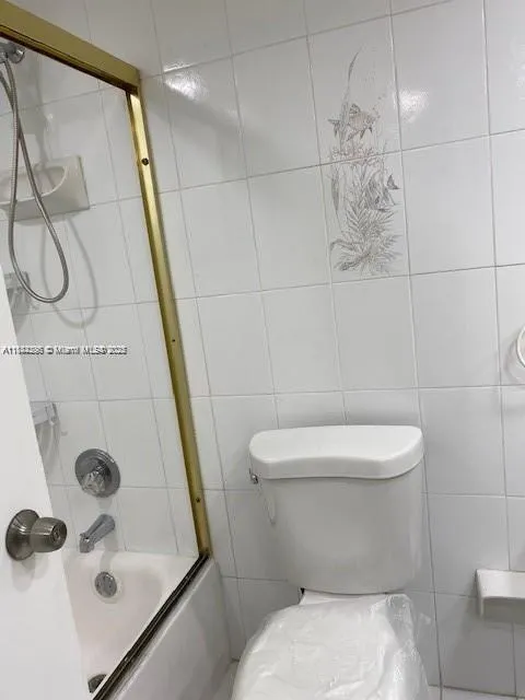 5401 Collins Ave, #833