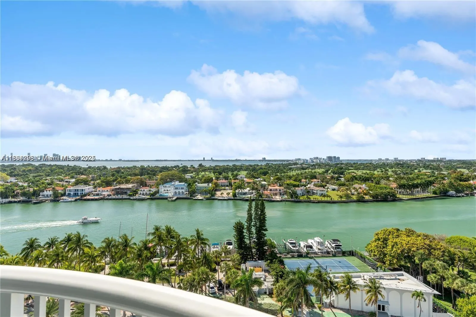 5401 Collins Ave, #833