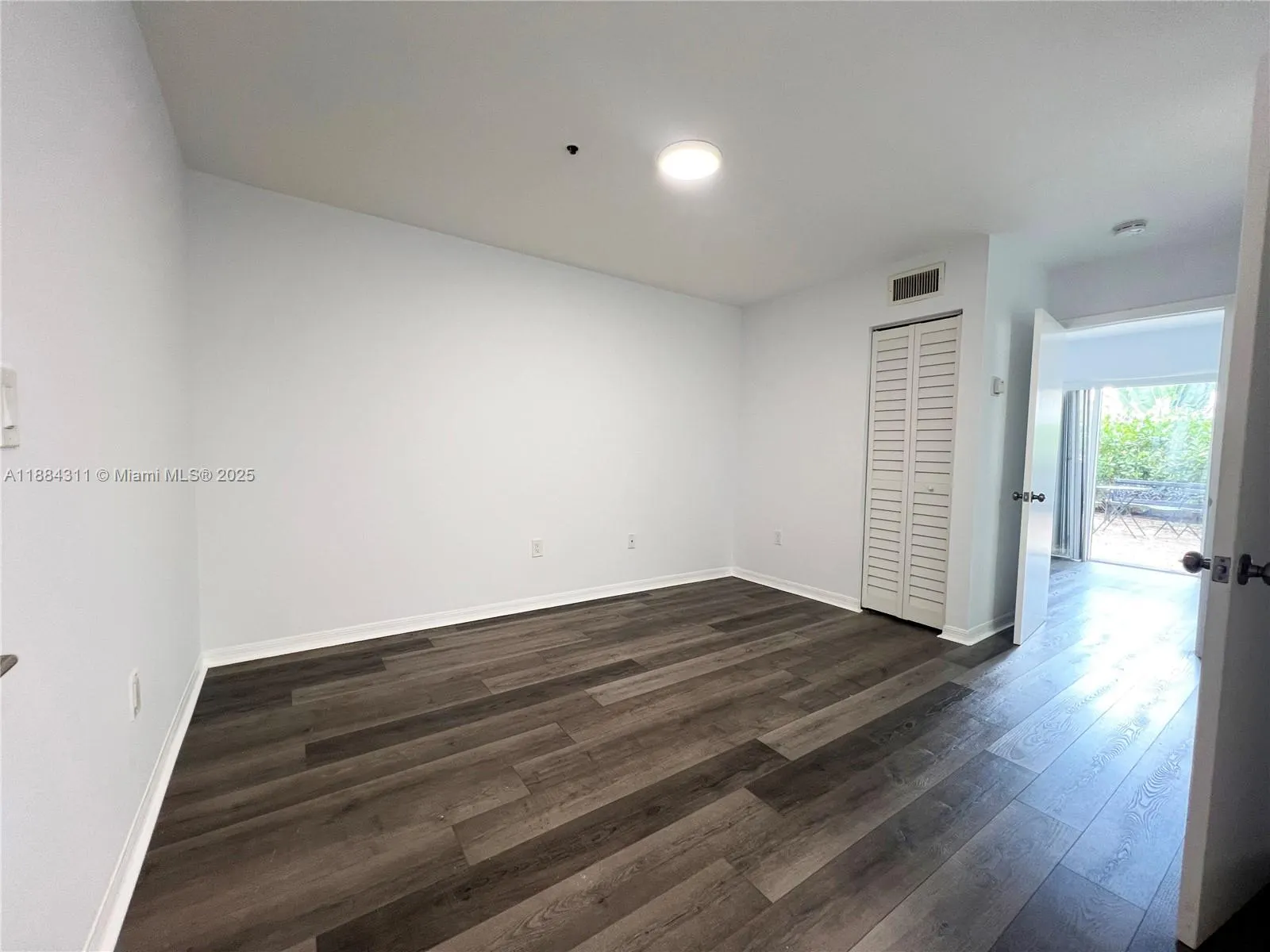 717 SW 11th Ave, #102