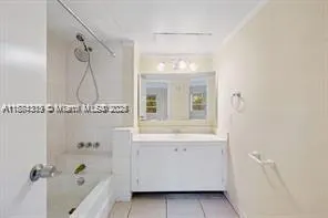 124 NE 19th Ct, #114B