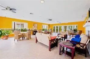 124 NE 19th Ct, #114B