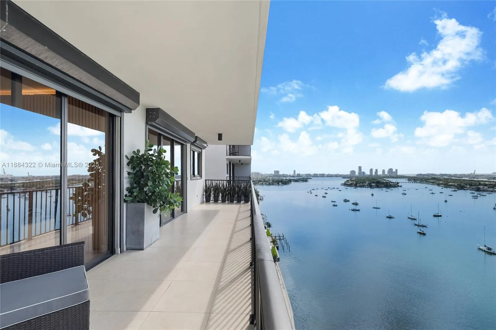 1000 Venetian Way, #1902