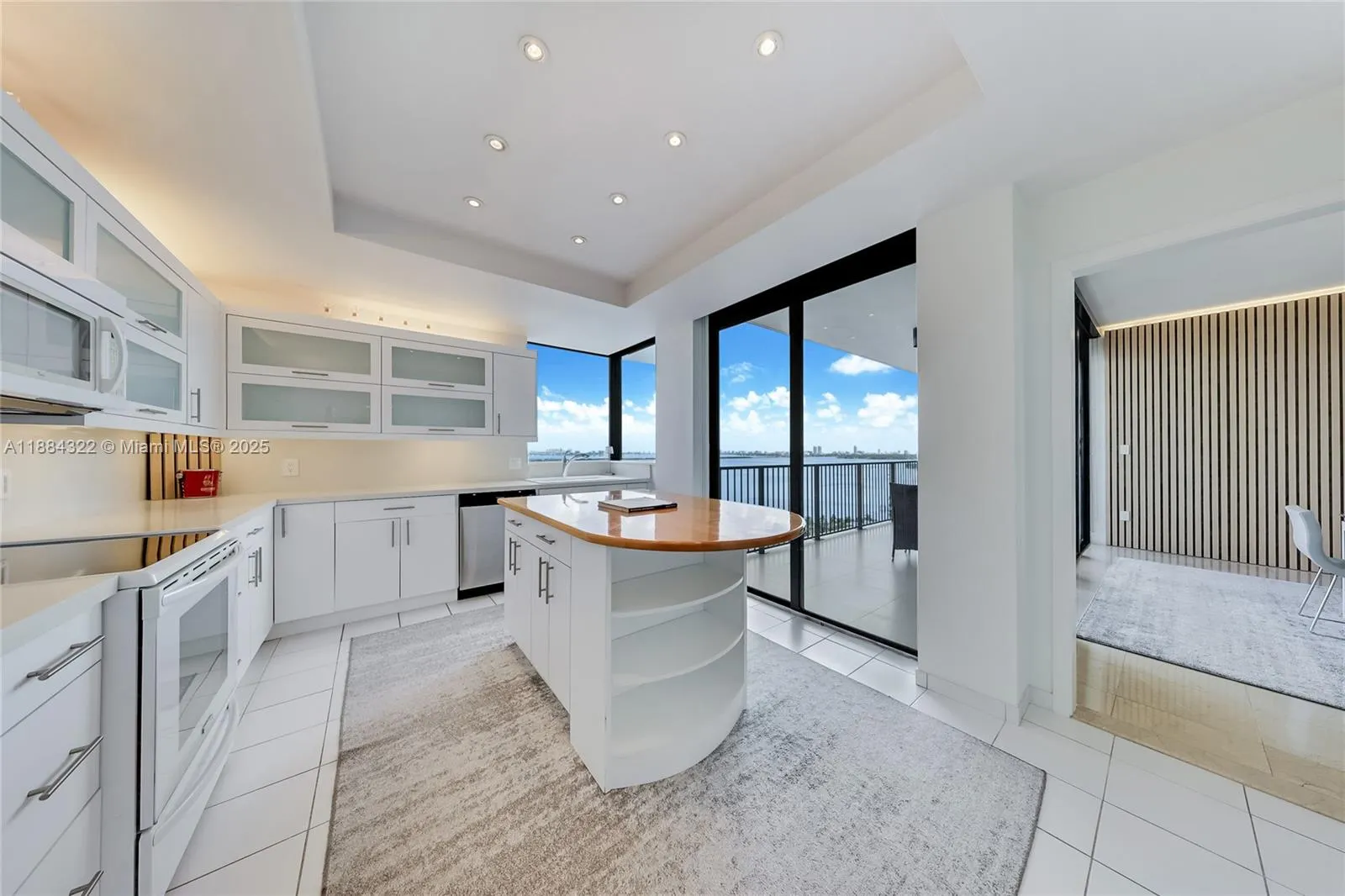 1000 Venetian Way, #1902