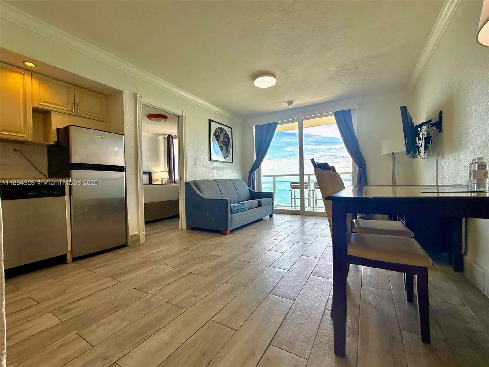 19201 Collins Ave, #1016