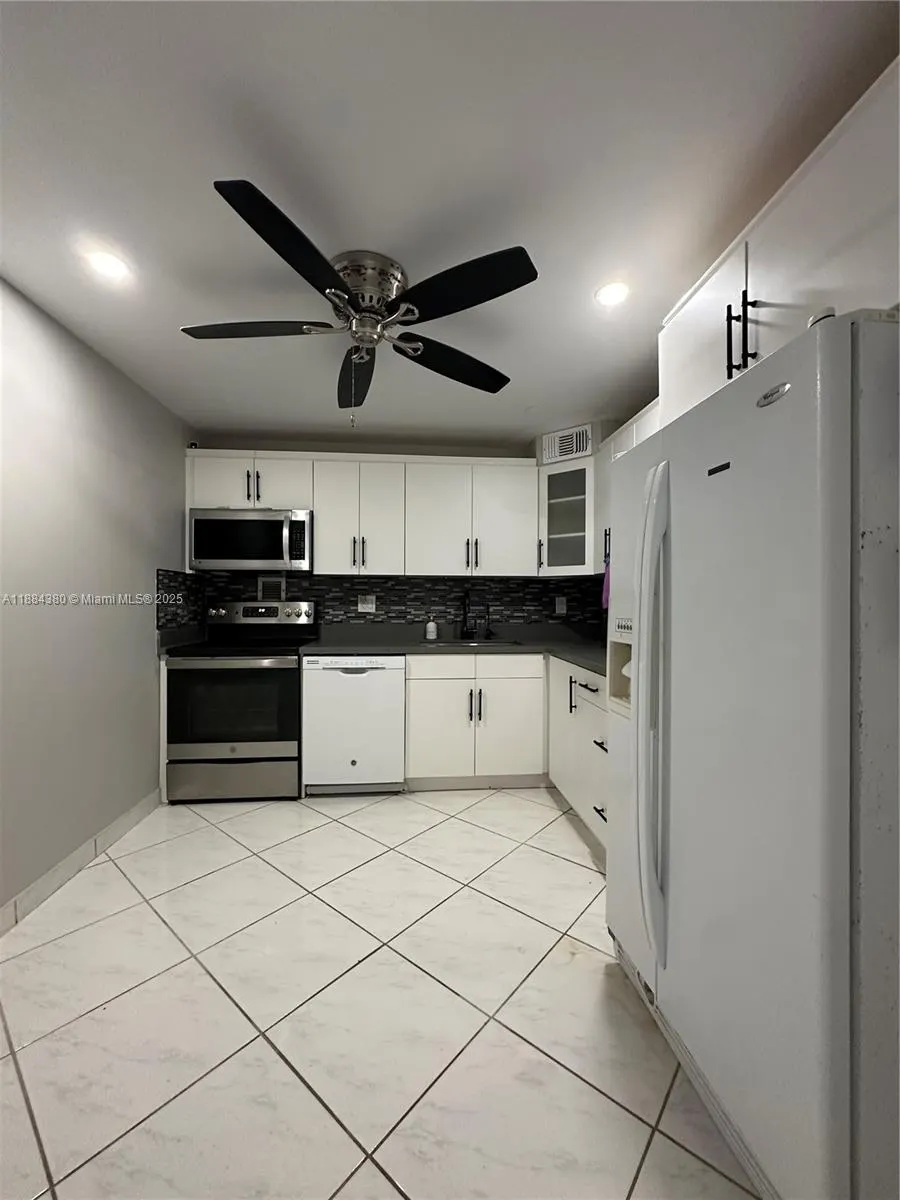2450 NE 135th St, #303