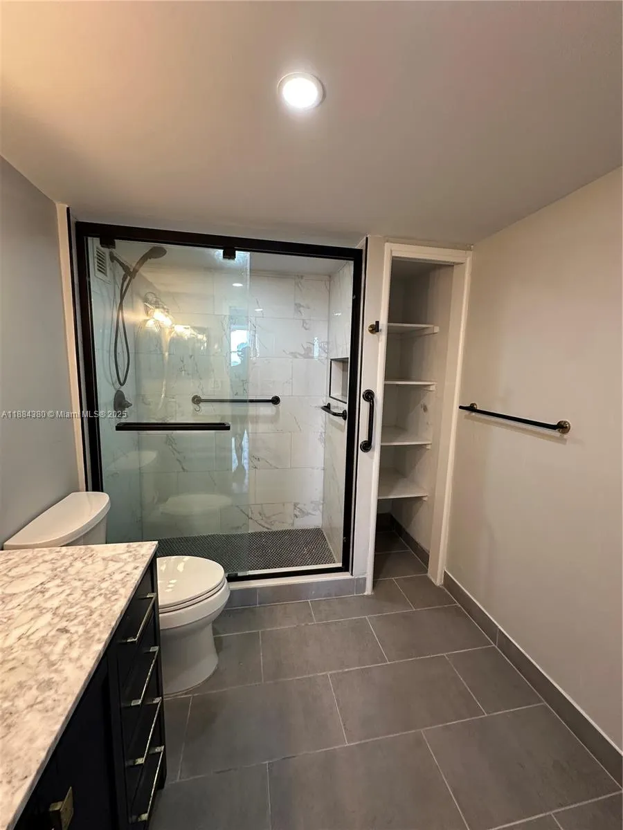 2450 NE 135th St, #303