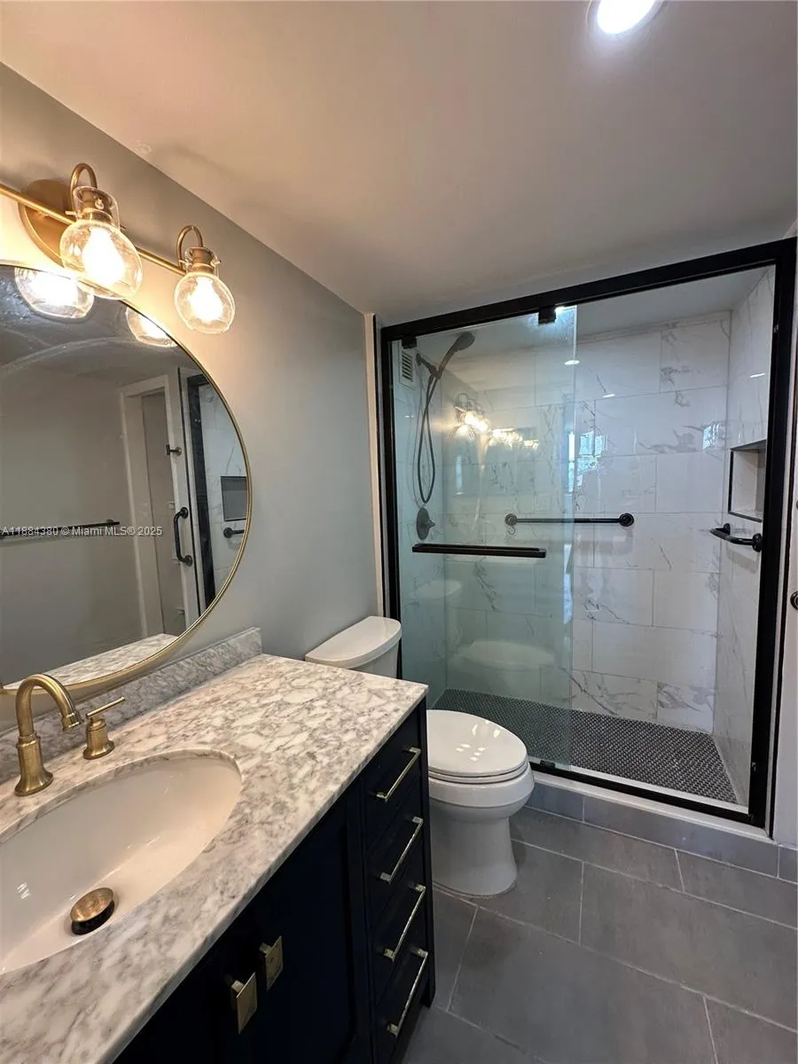 2450 NE 135th St, #303