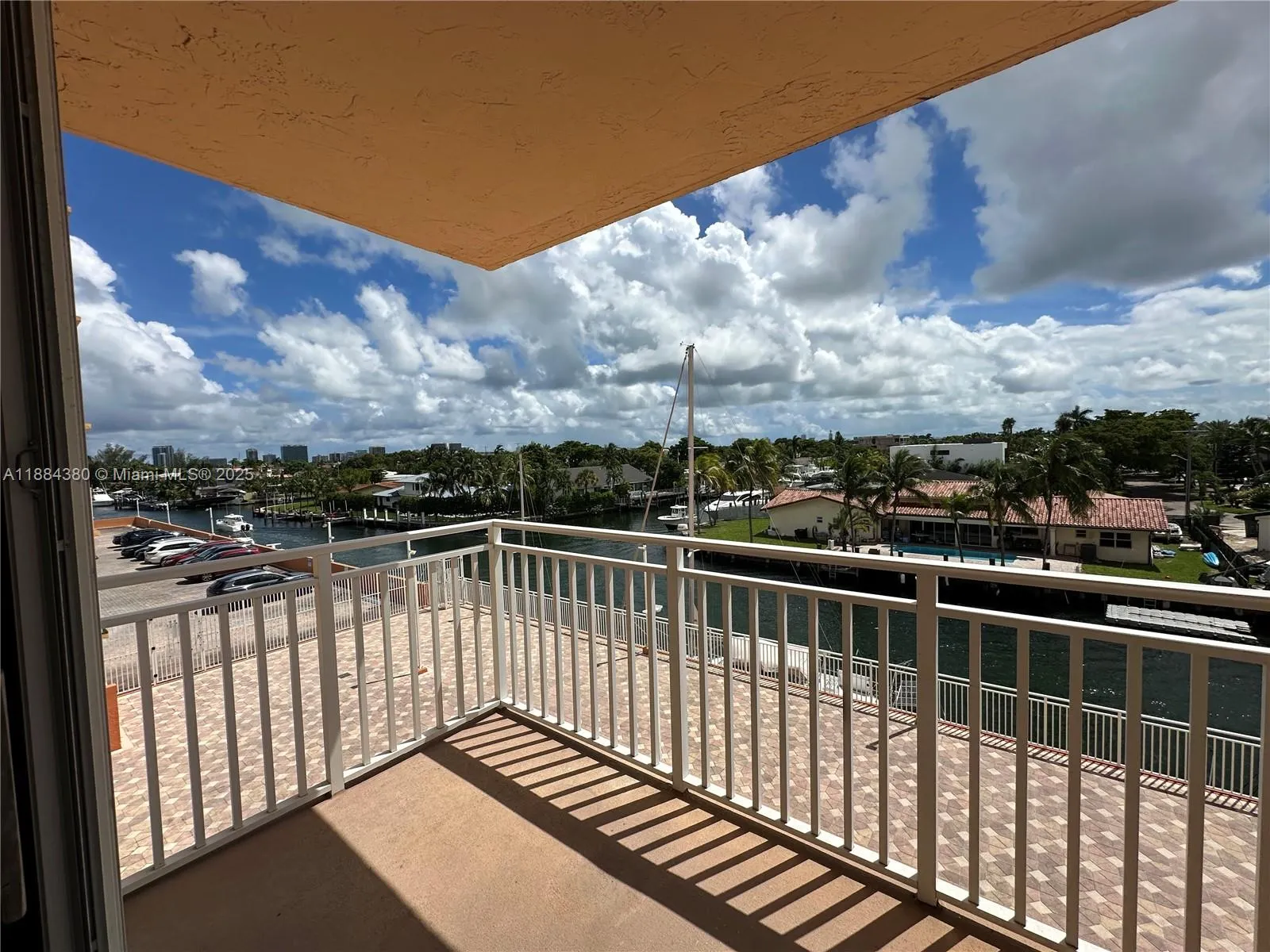 2450 NE 135th St, #303