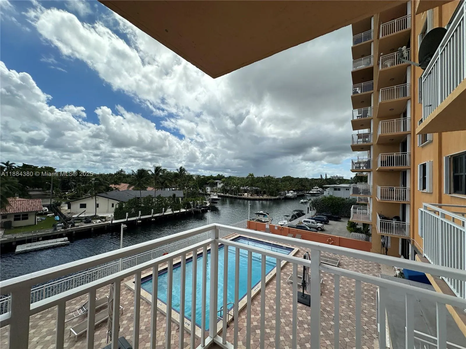 2450 NE 135th St, #303