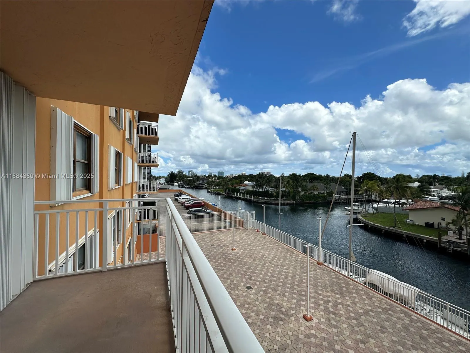2450 NE 135th St, #303