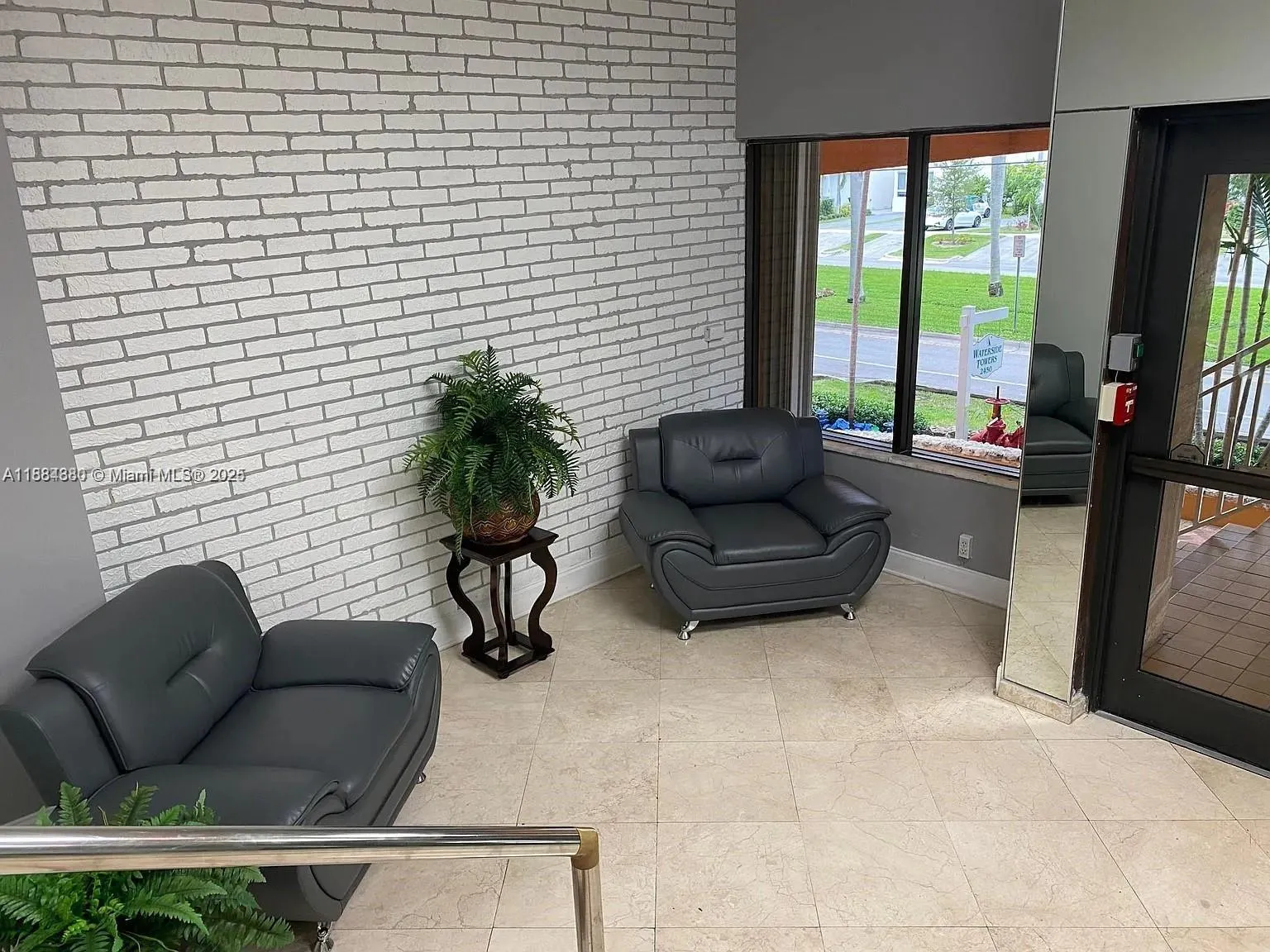 2450 NE 135th St, #303