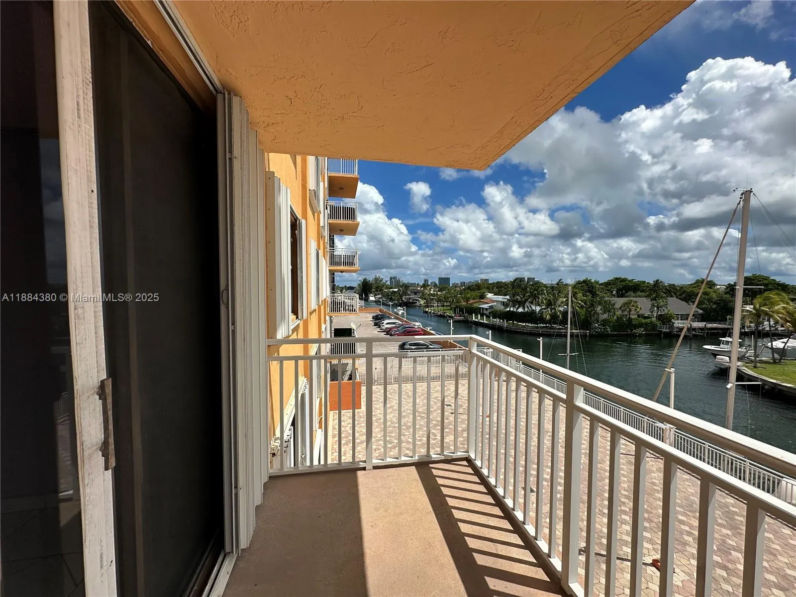 2450 NE 135th St, #303