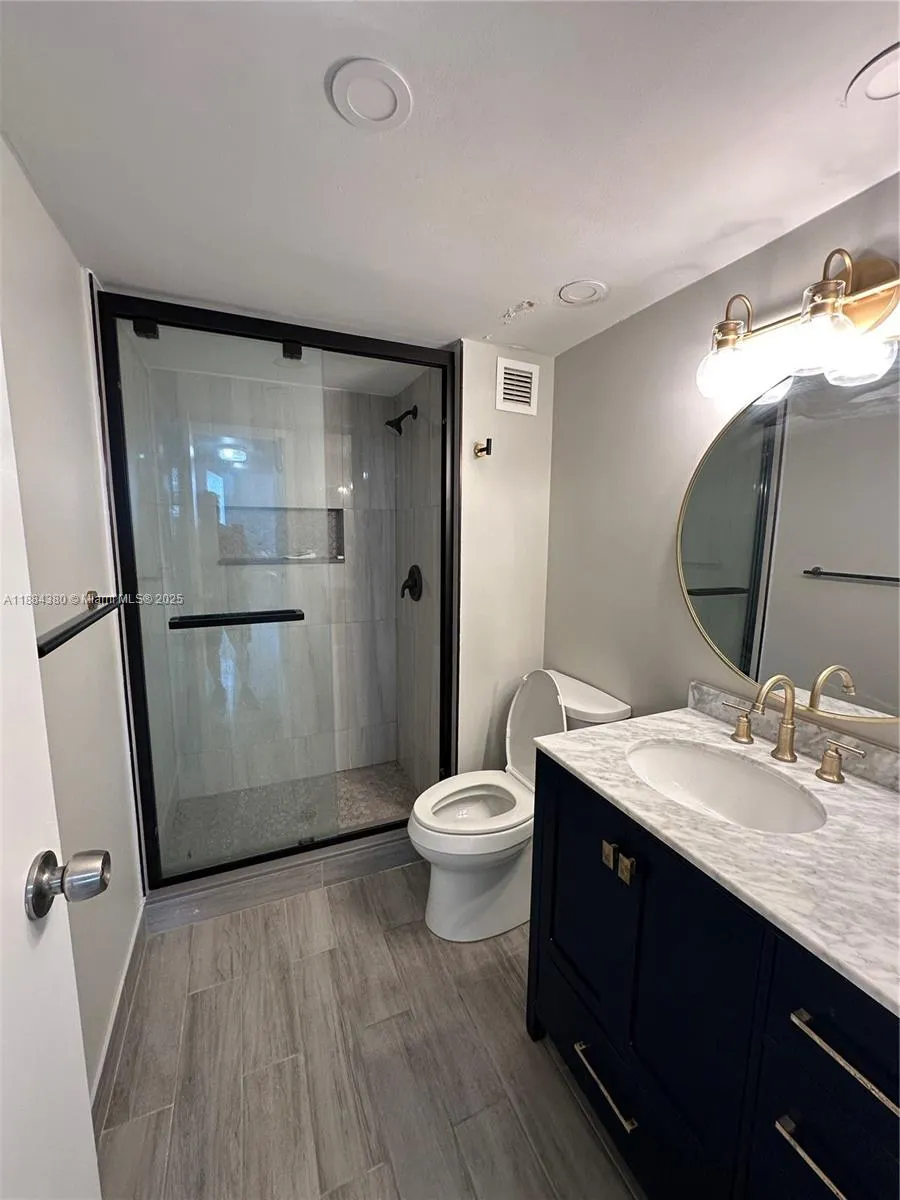 2450 NE 135th St, #303