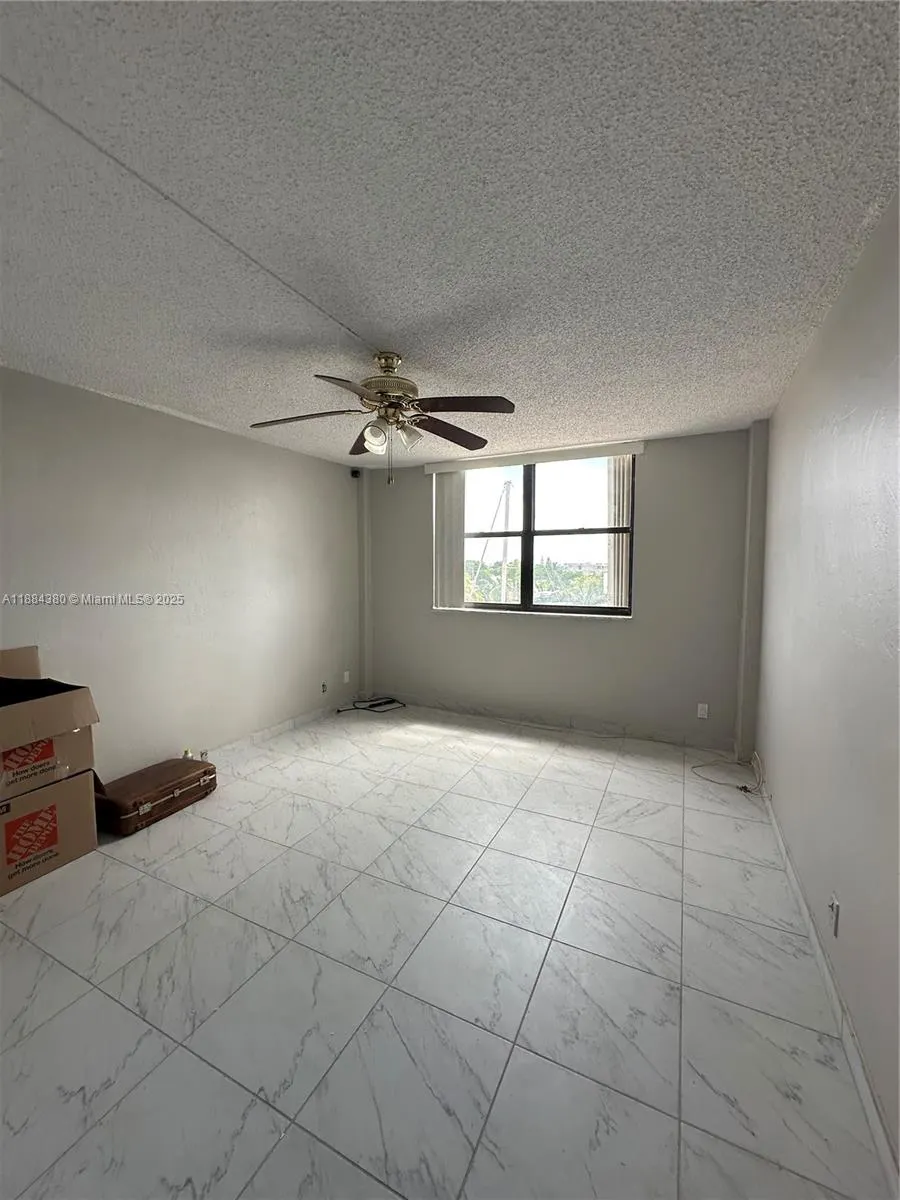 2450 NE 135th St, #303