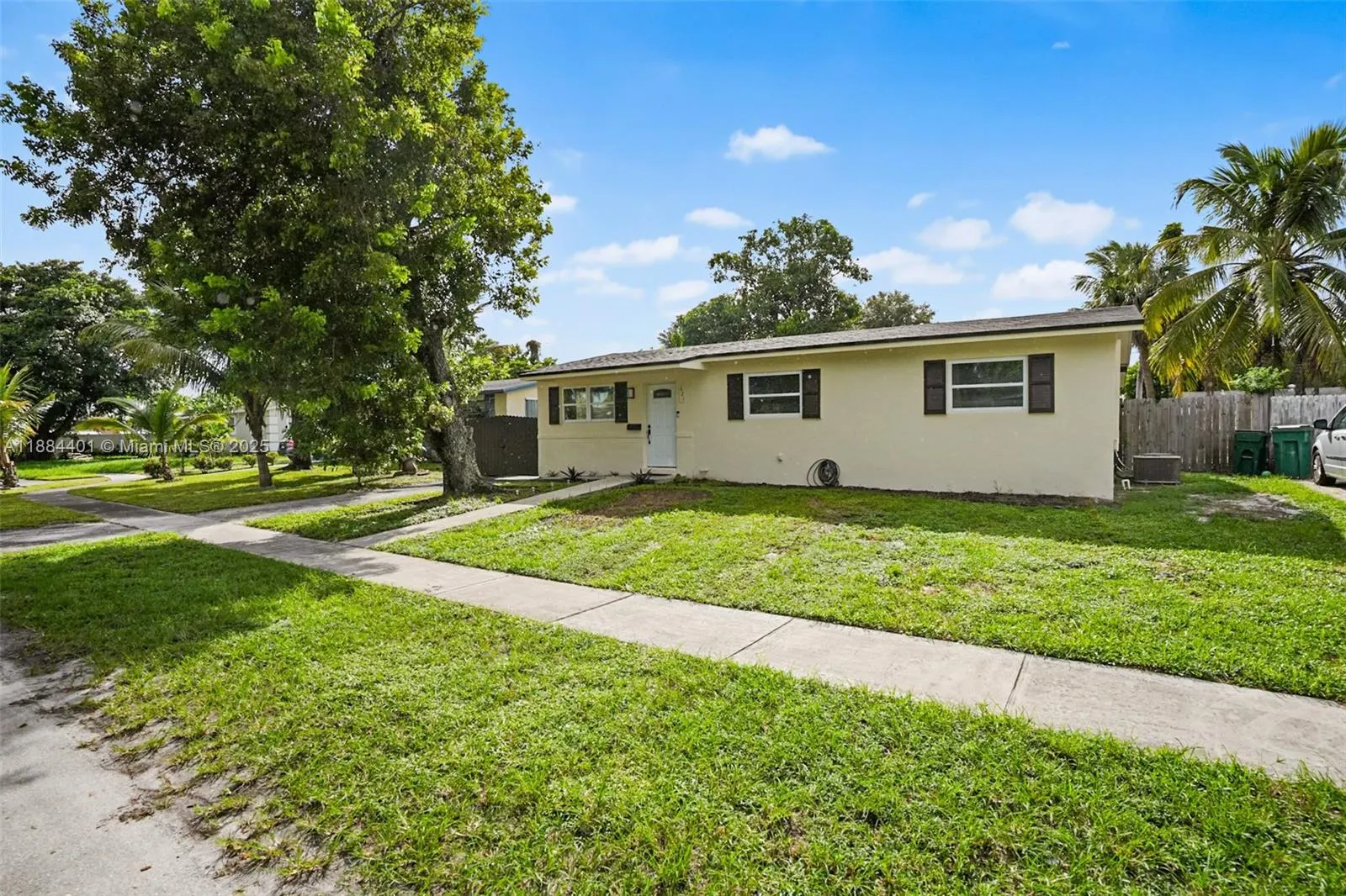 621 SW 50th Ter