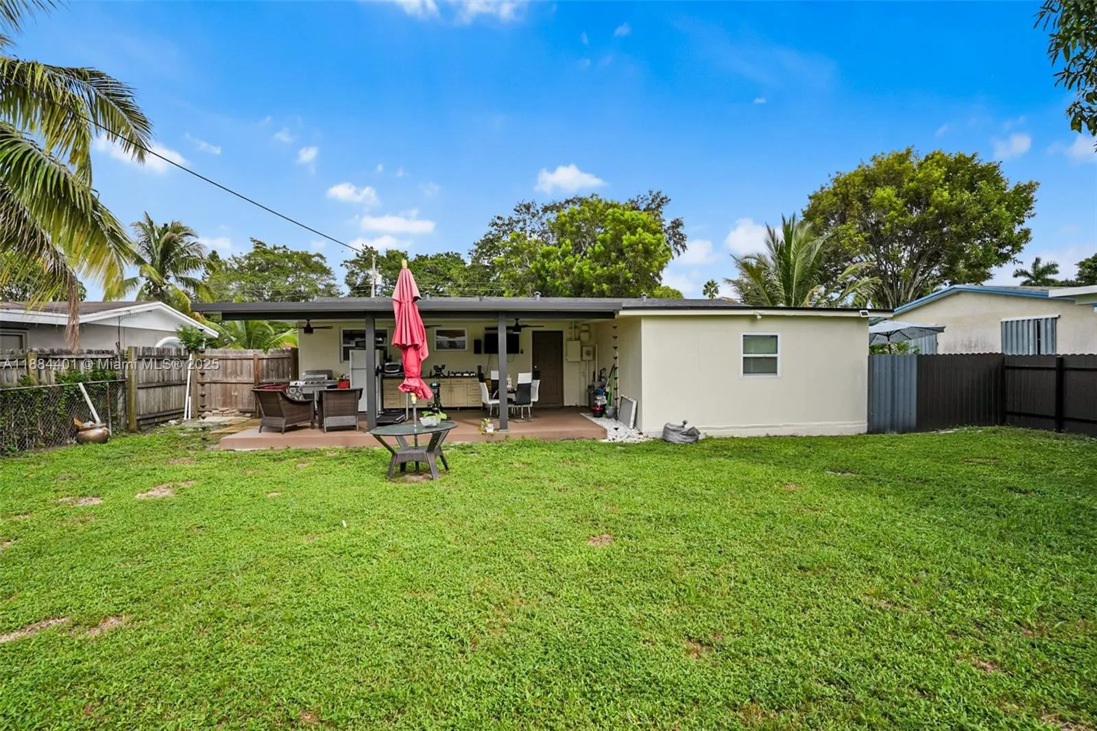 621 SW 50th Ter