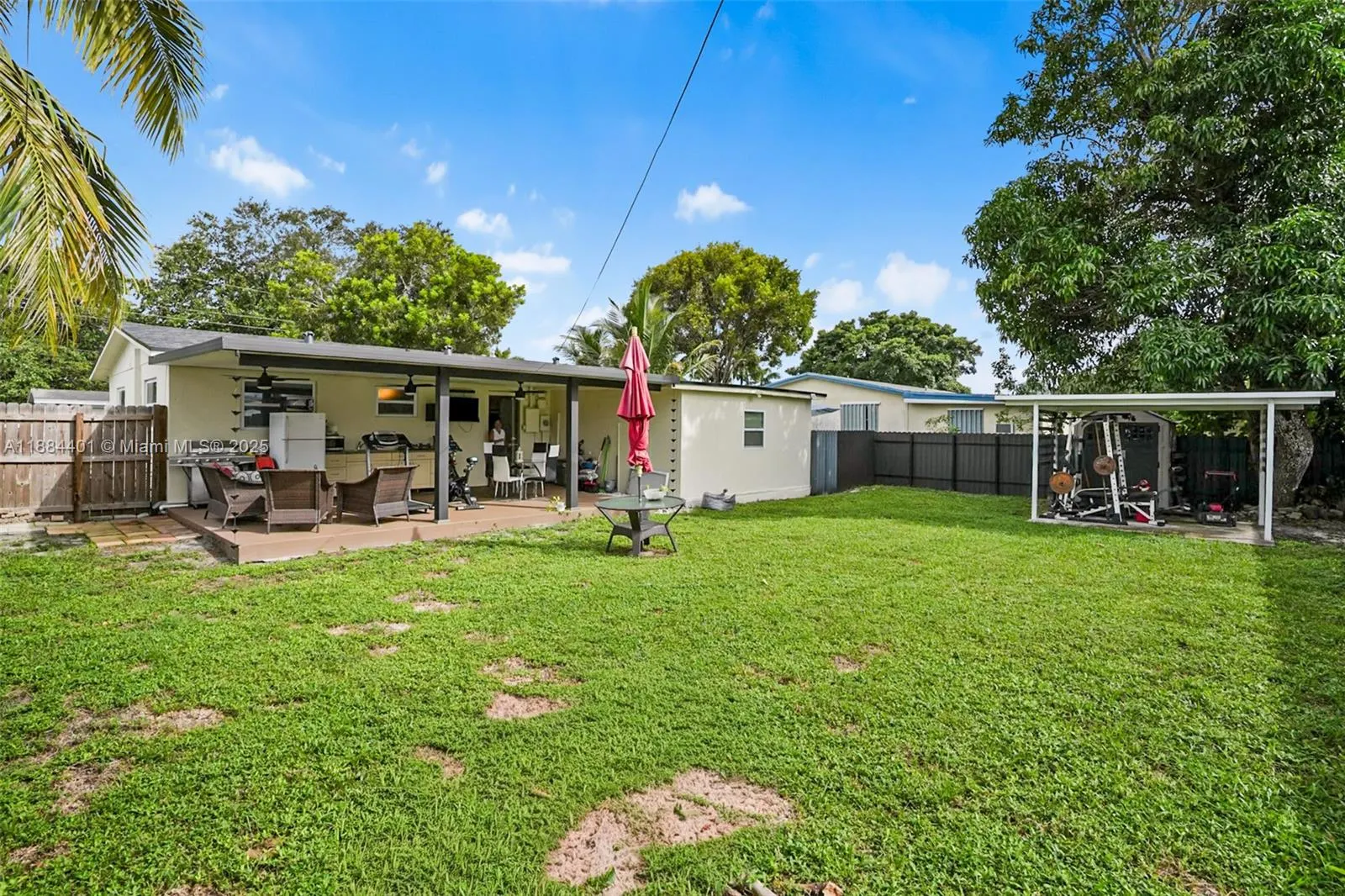 621 SW 50th Ter