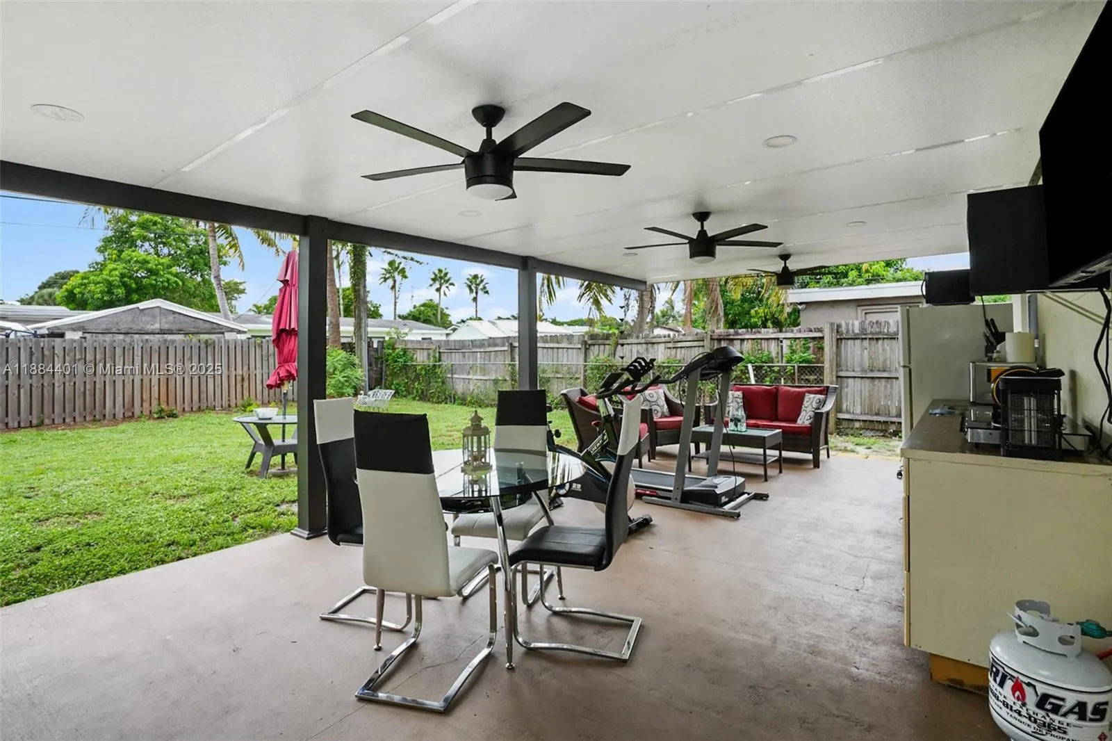 621 SW 50th Ter