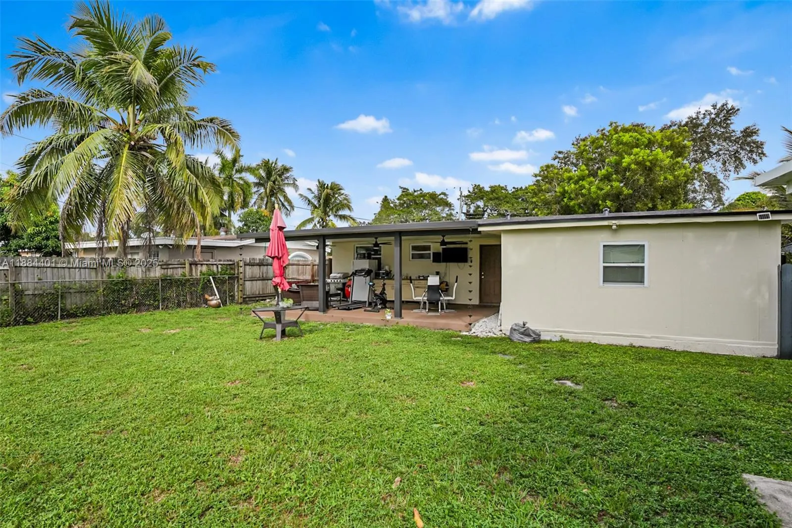 621 SW 50th Ter