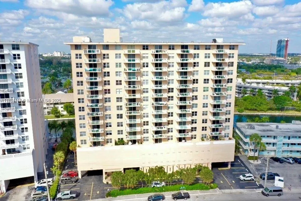 437 Golden Isles Dr, #14G