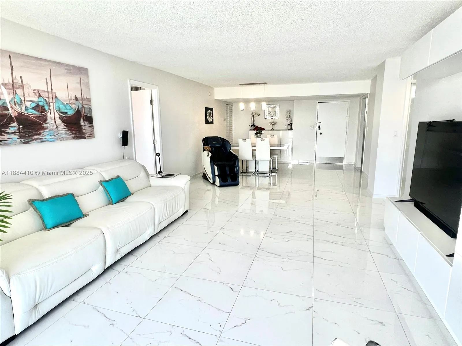 437 Golden Isles Dr, #14G