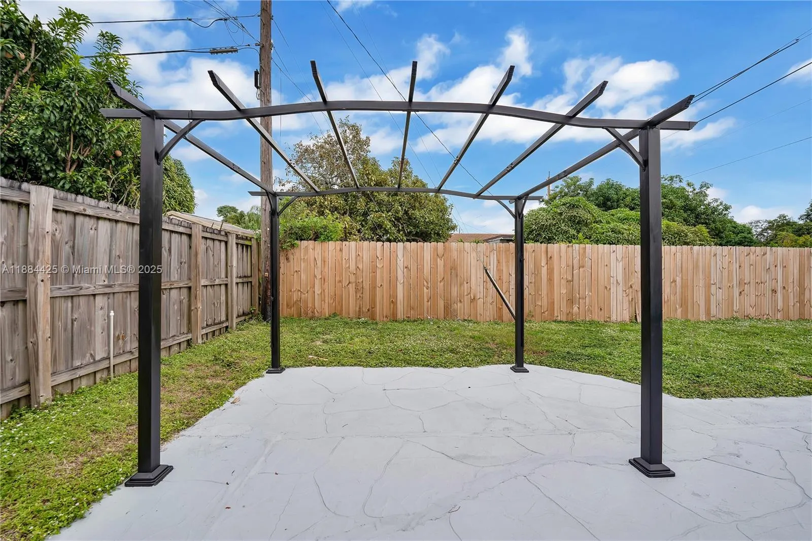 2441 Tarpon Dr