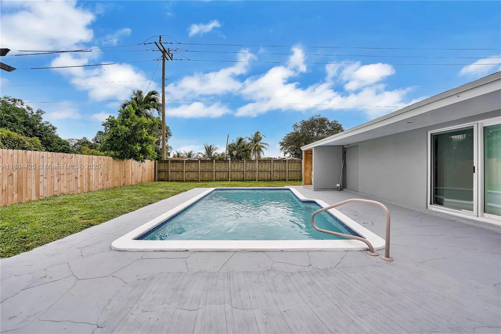 2441 Tarpon Dr