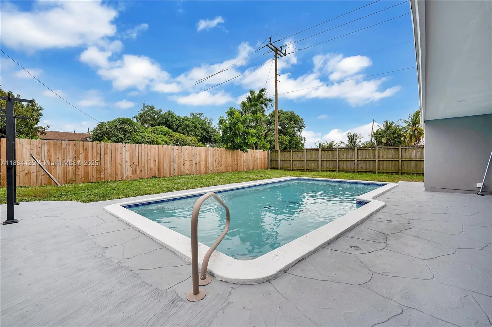 2441 Tarpon Dr