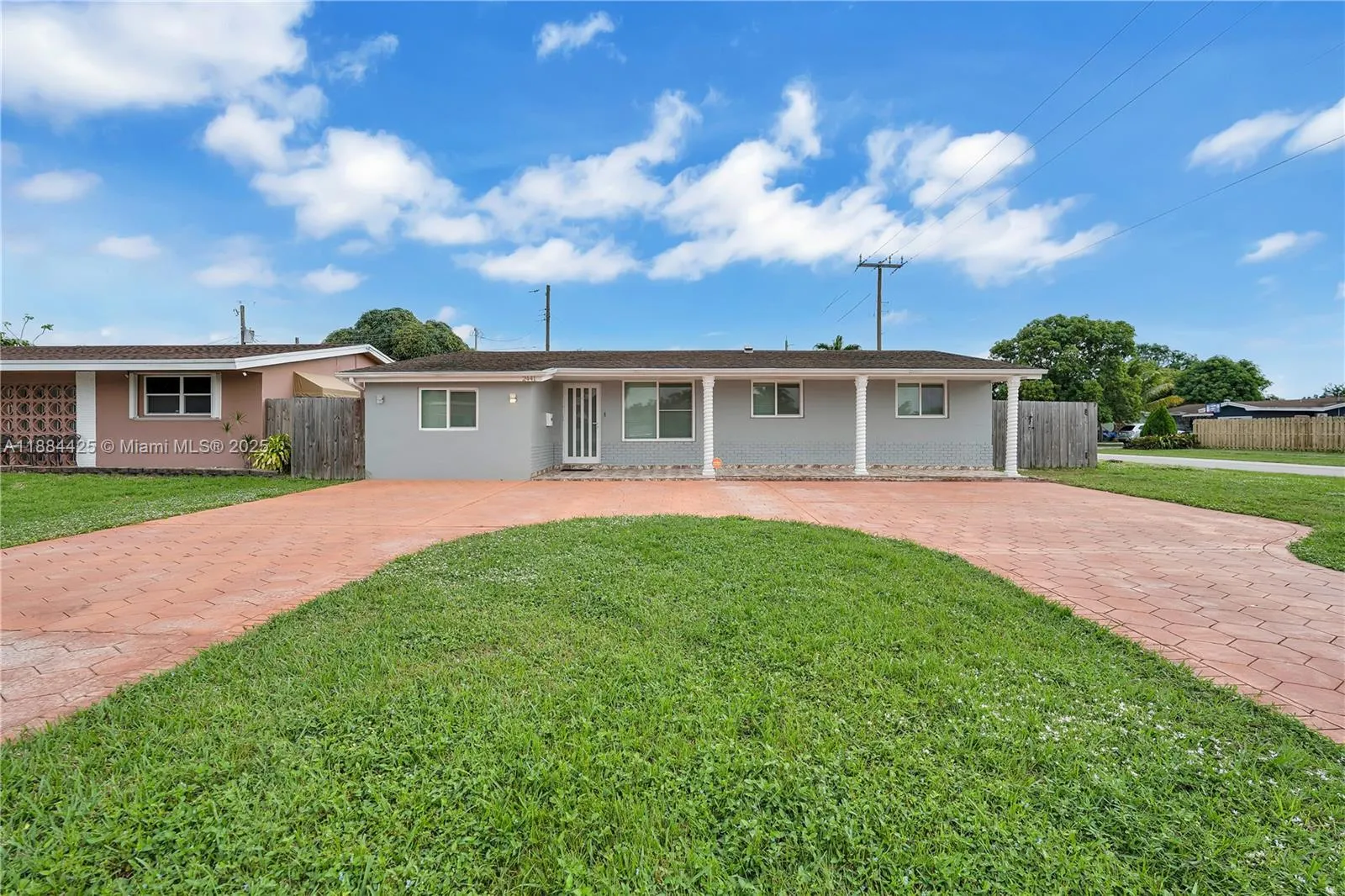 2441 Tarpon Dr