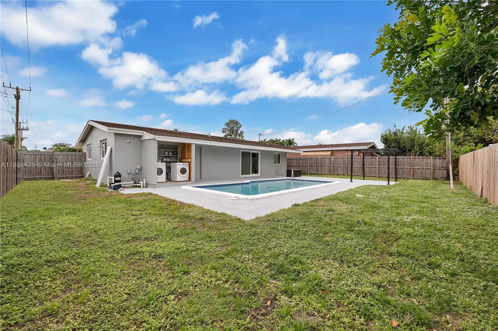 2441 Tarpon Dr