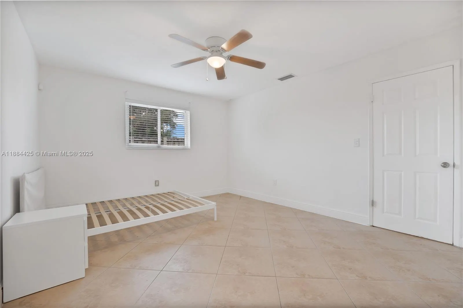 2441 Tarpon Dr