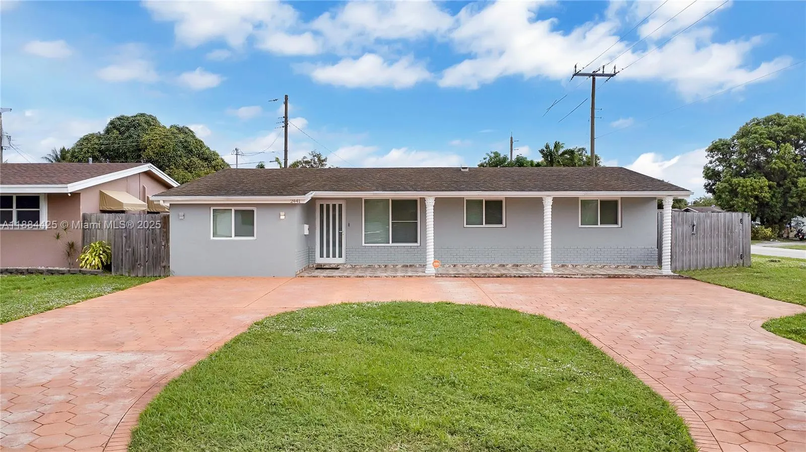 2441 Tarpon Dr