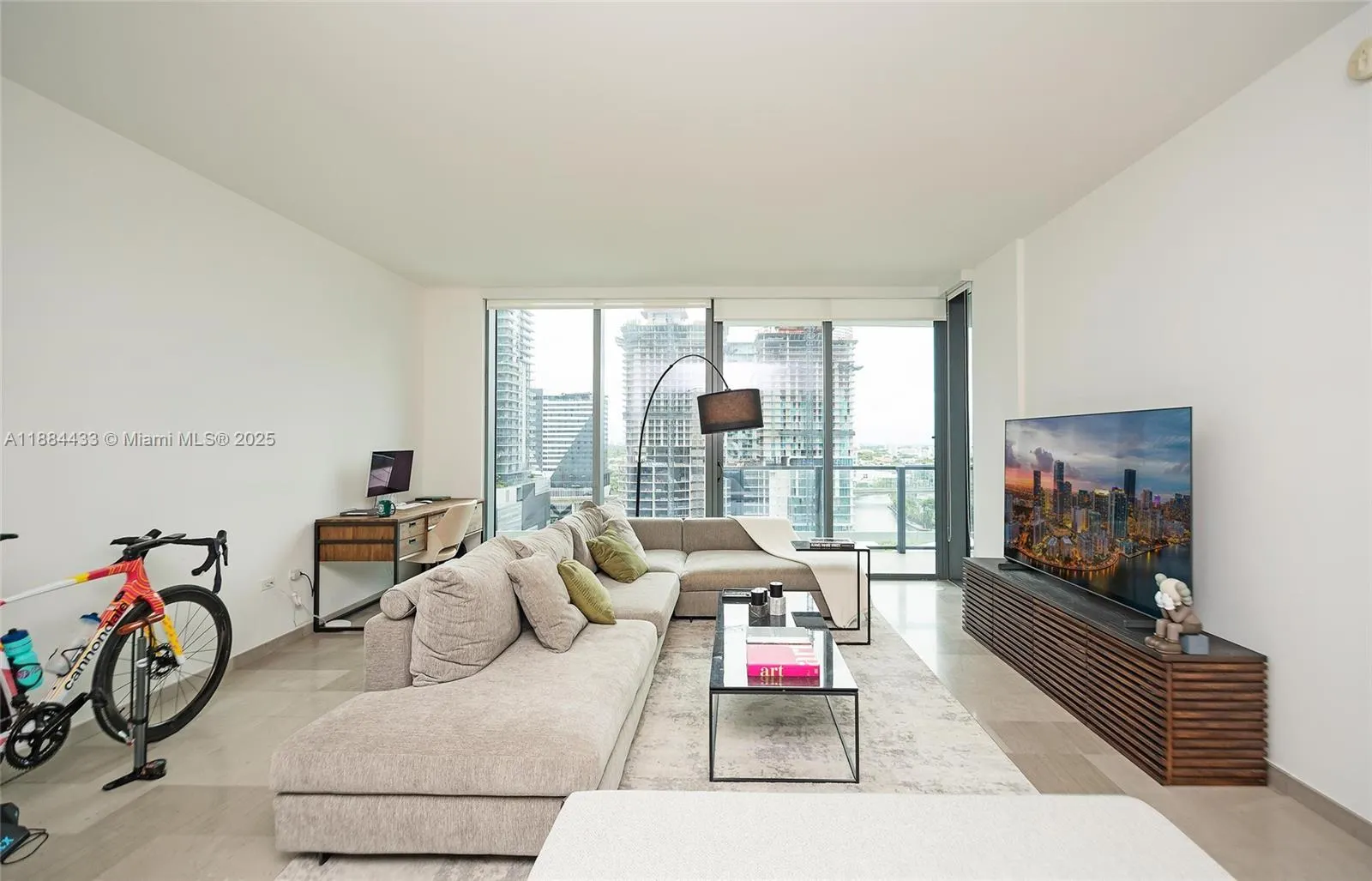 68 SE 6th St, #1008