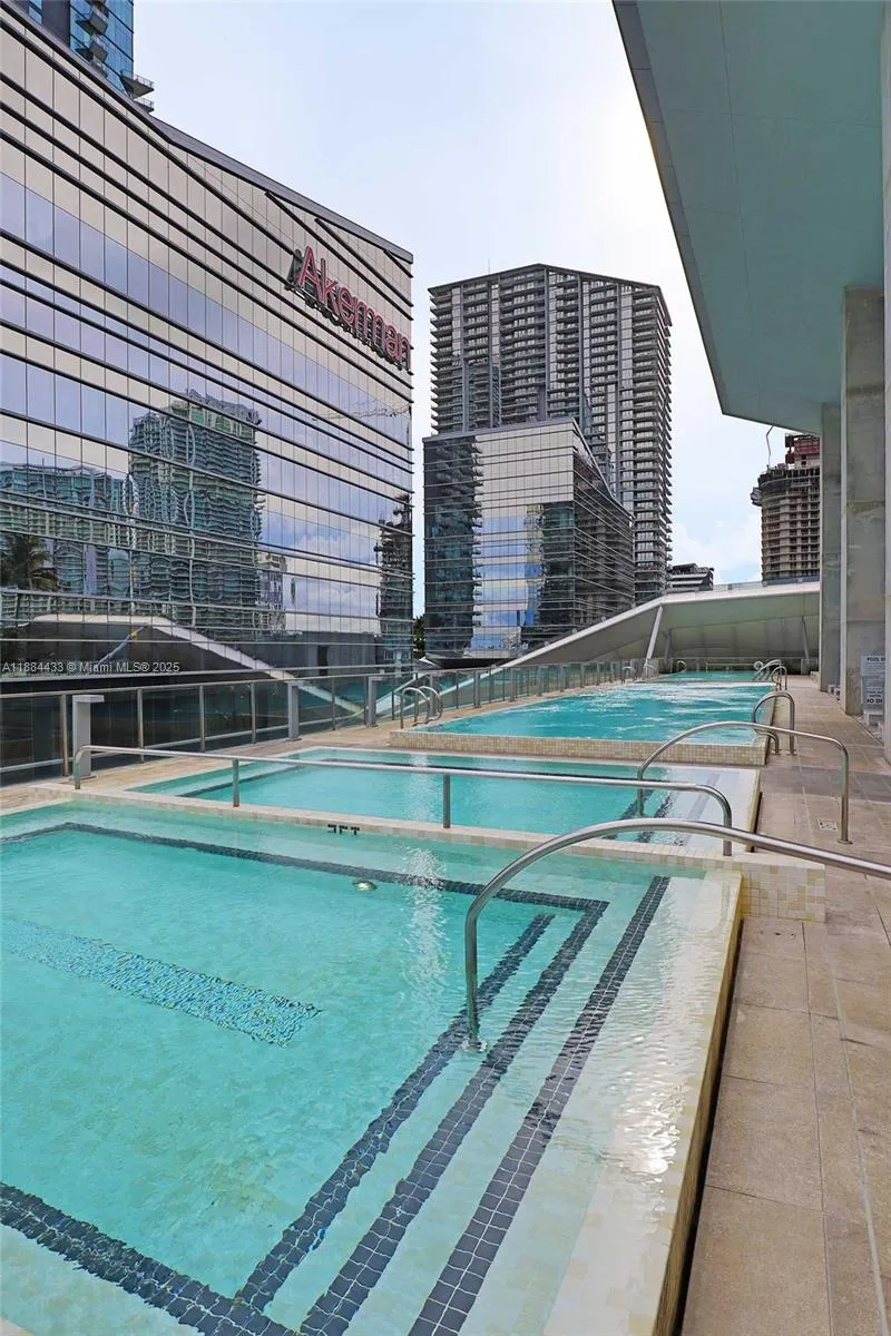 68 SE 6th St, #1008