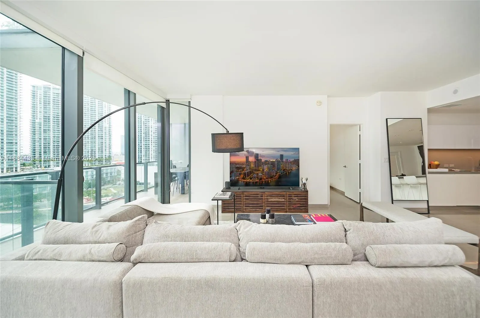 68 SE 6th St, #1008