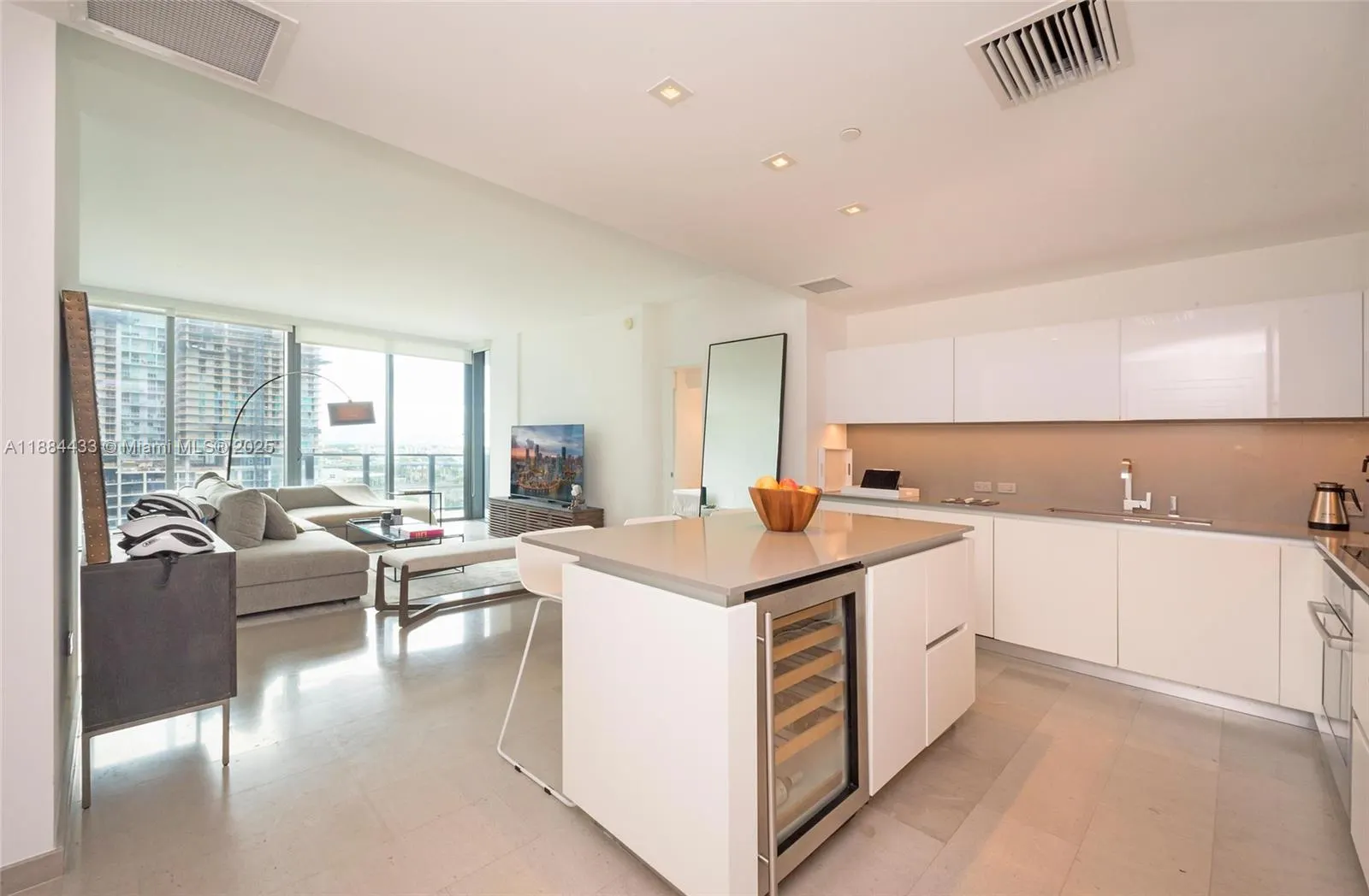 68 SE 6th St, #1008