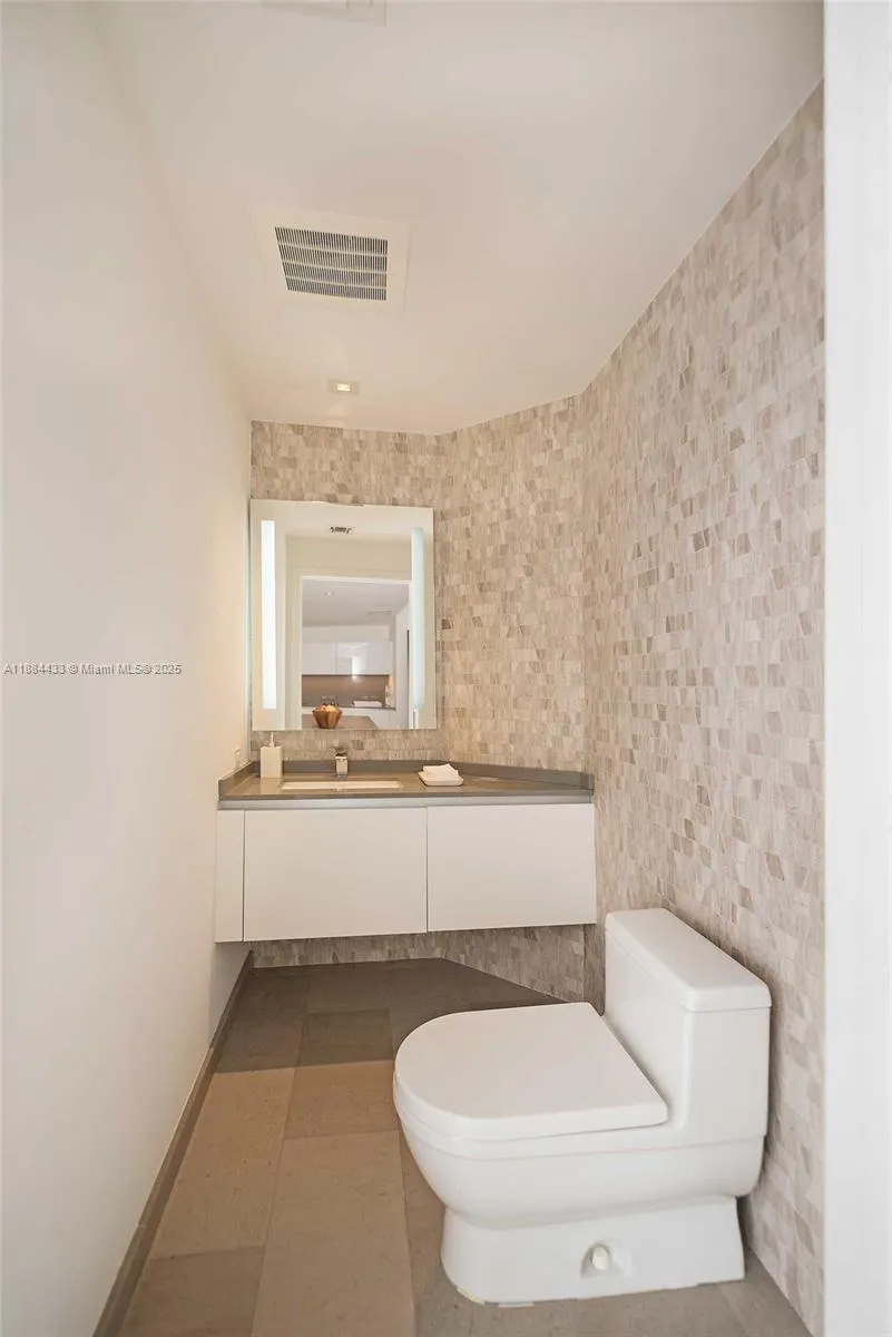 68 SE 6th St, #1008
