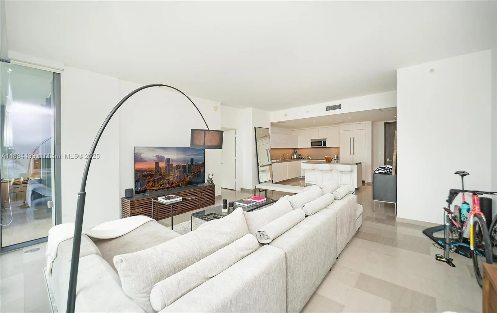 68 SE 6th St, #1008