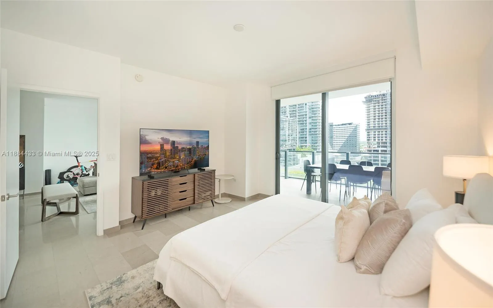 68 SE 6th St, #1008