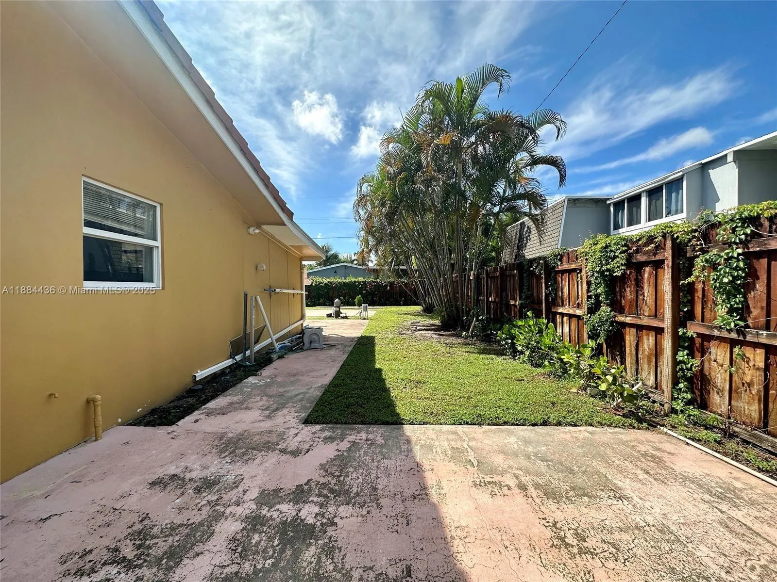 912 NE 9th Ct