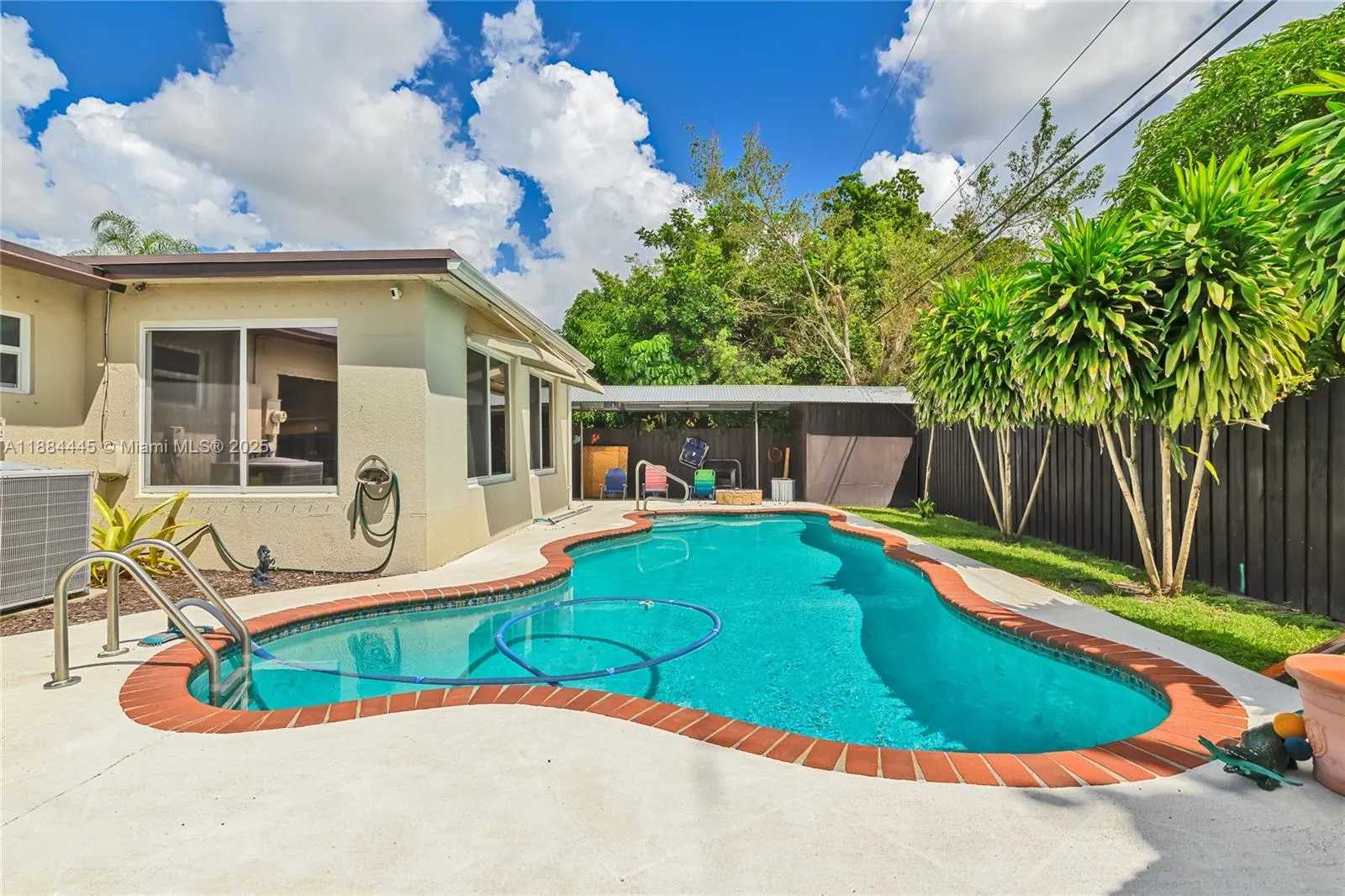 421 SW 64th Way