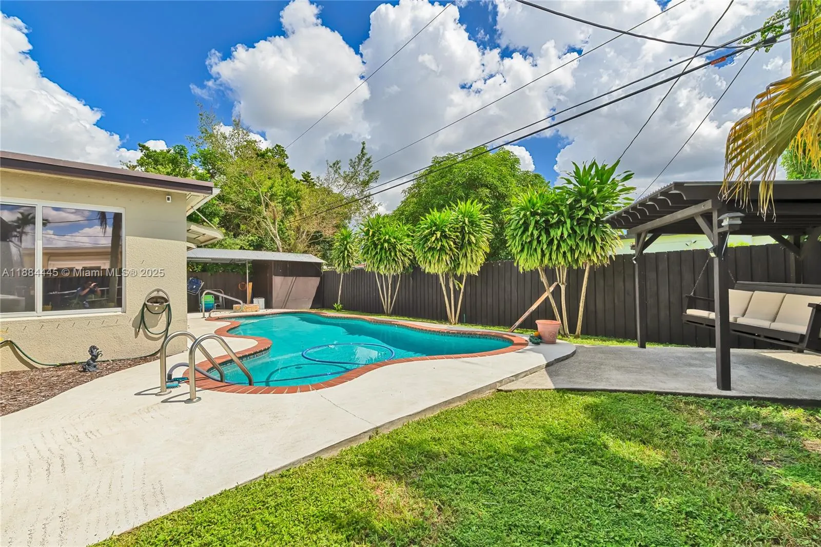 421 SW 64th Way