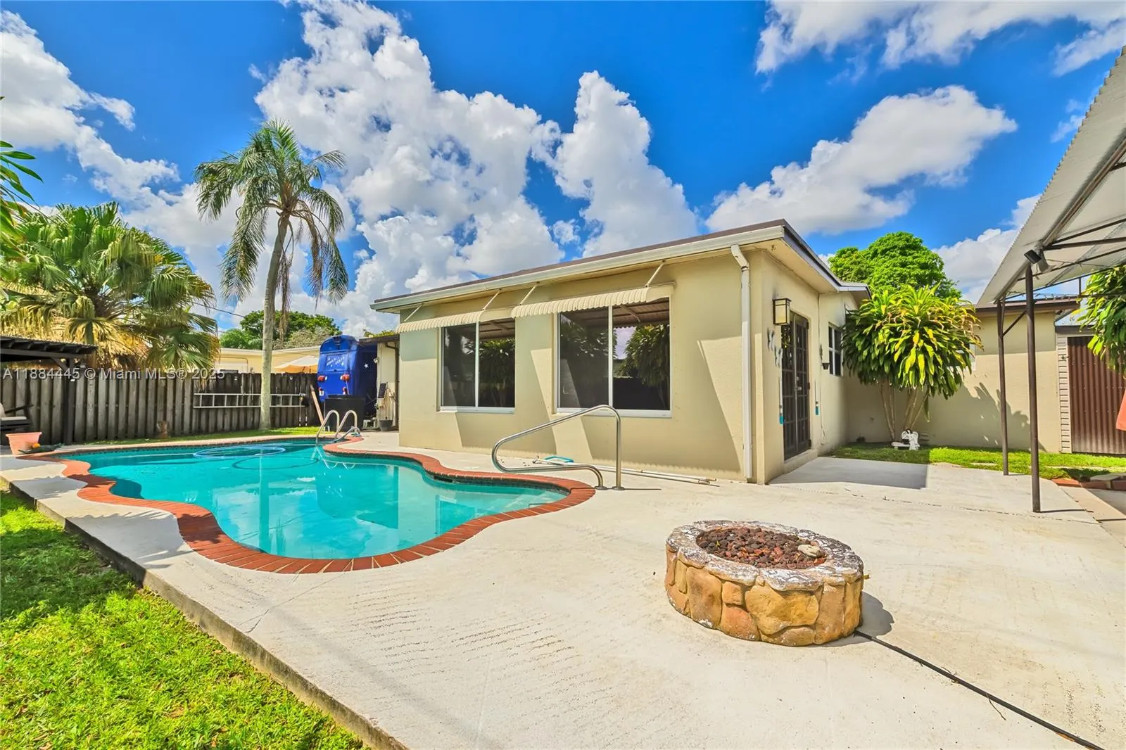 421 SW 64th Way