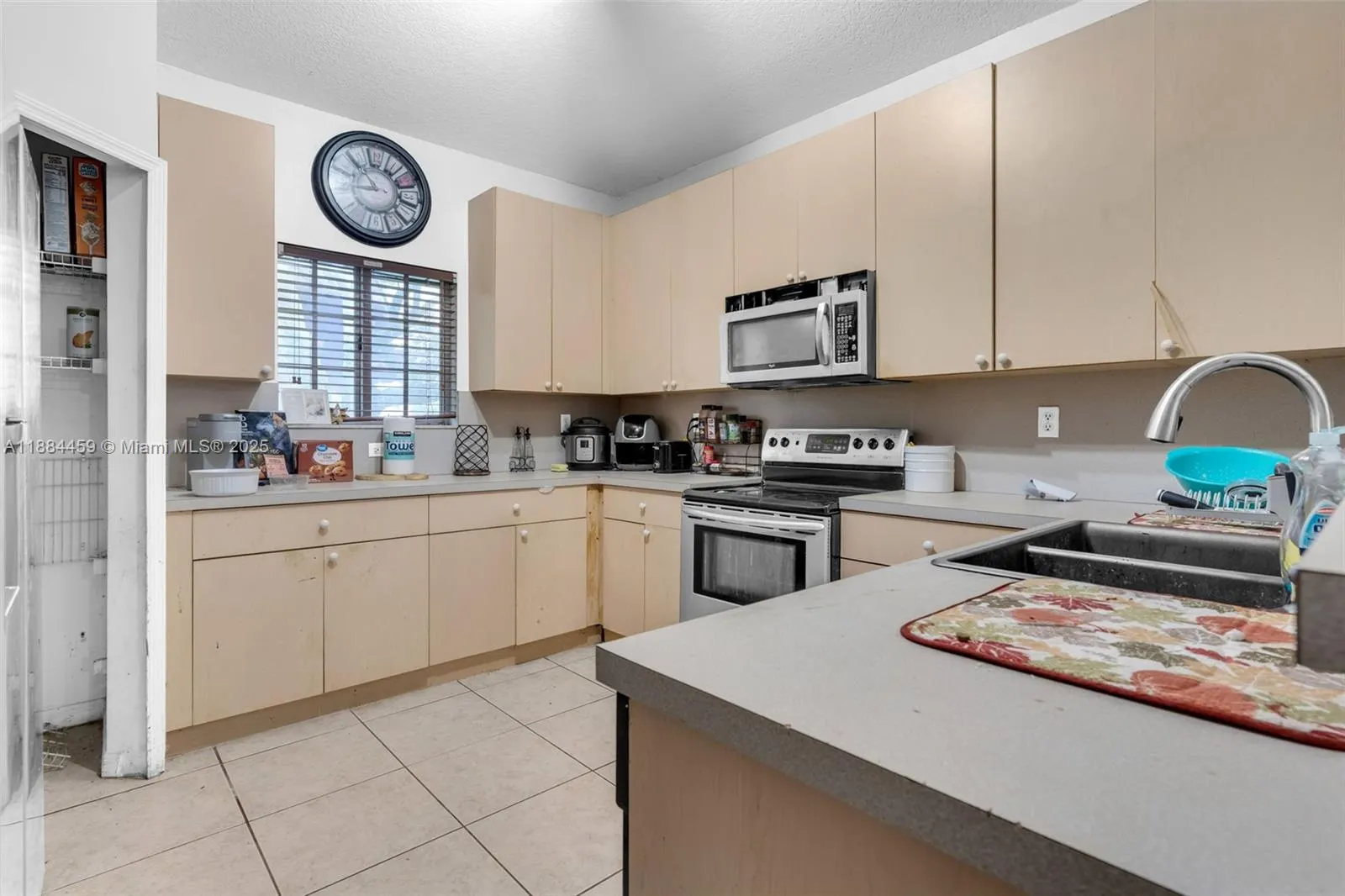 3327 NE 11th Dr