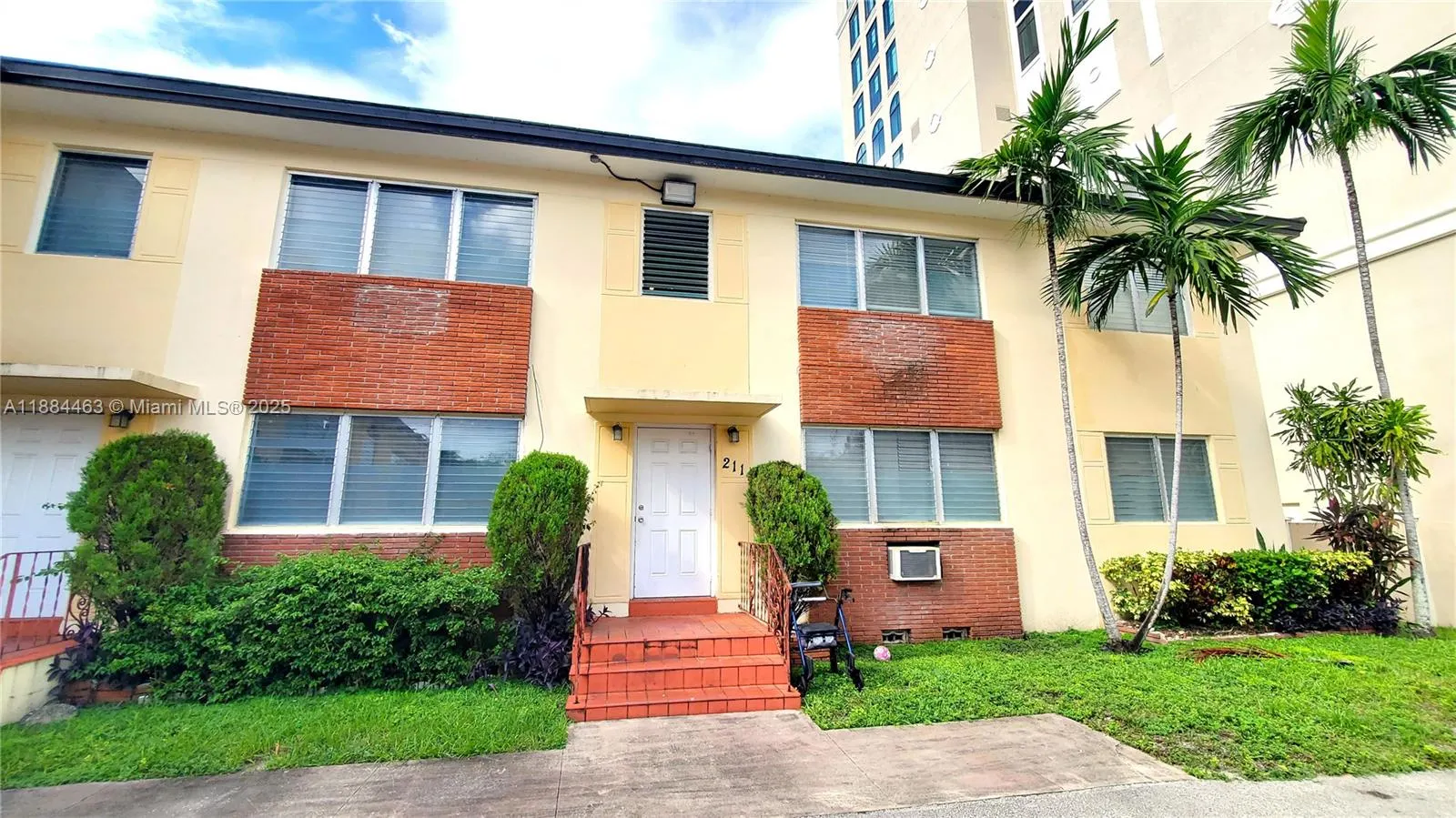 215 Zamora Ave, #10