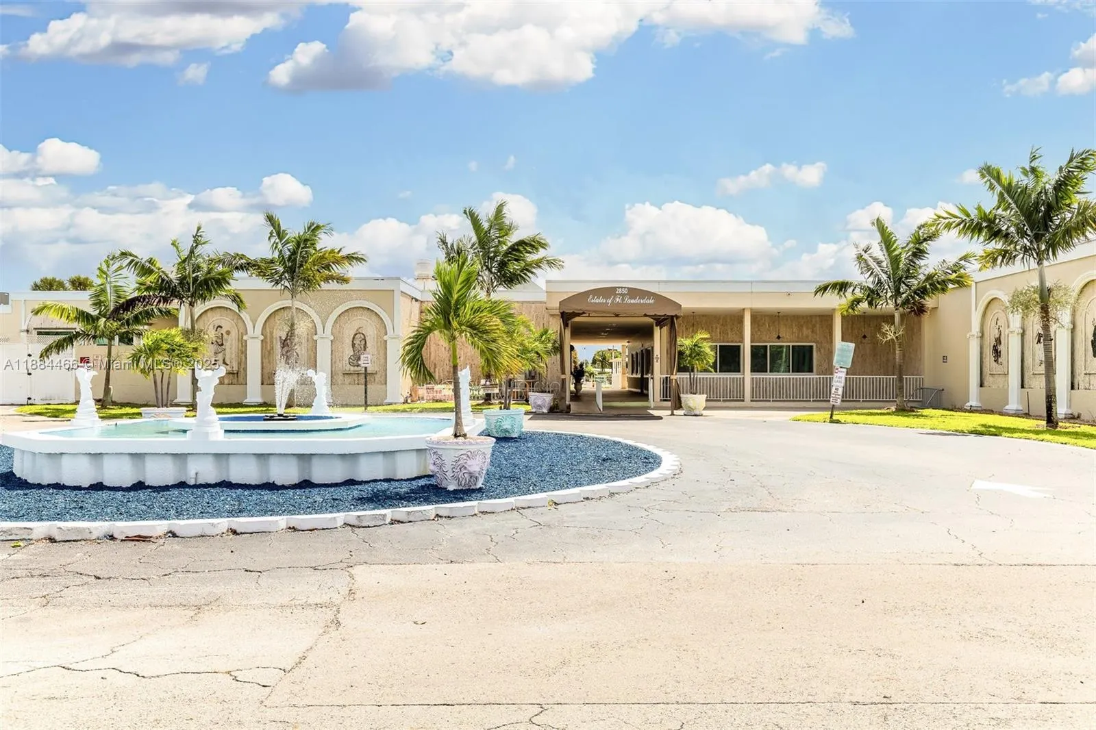 5720 Lakeshore Dr